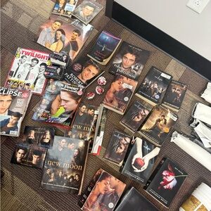 Twilight Saga Collector Lot – Books, Posters & Vintage Merch